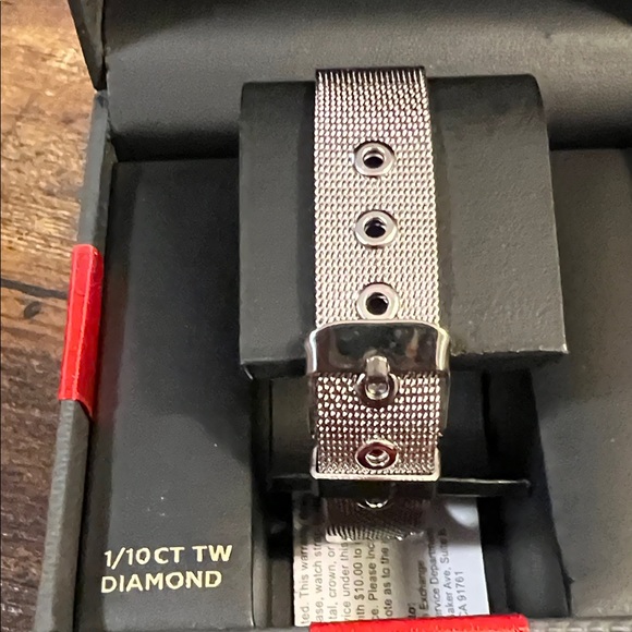 American Exchange Silver Watch with Mesh Strap - Picture 2 of 5